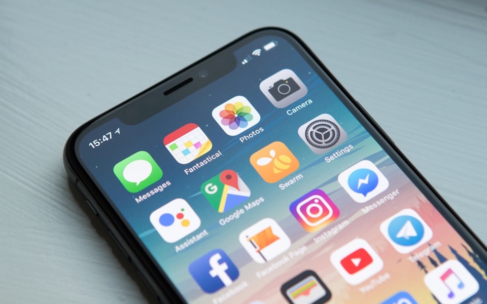 Celular con apps de redes sociales