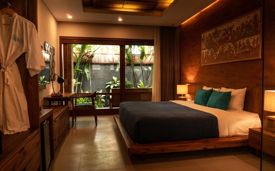 Habitación de hotel con luz cálida